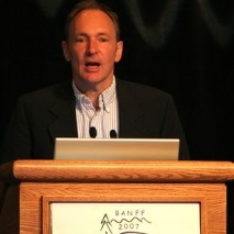 Tim Berners Lee, uno de los creadores de Internet. Foto CC BY( mmmmmrob)-NC-SA