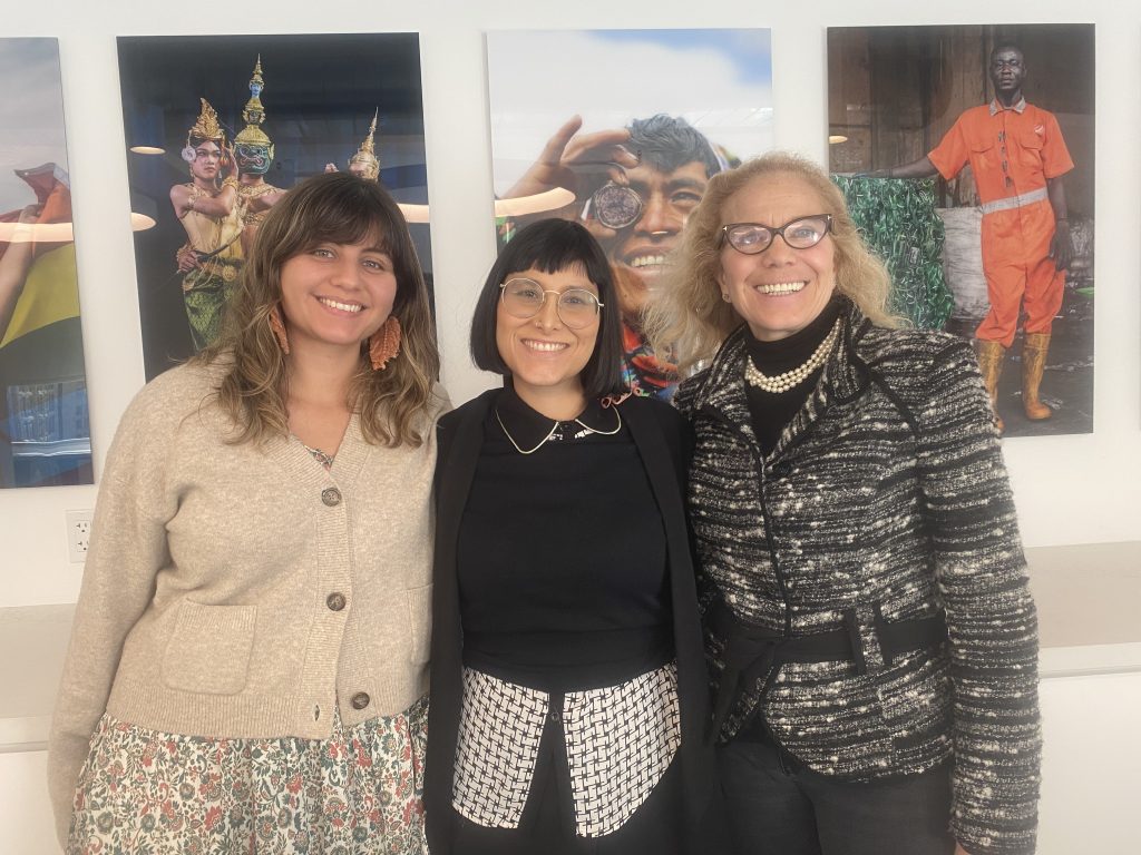De izquierda a derecha: Karla Velasco Ramos de APC, Paloma Lara-Castro de Derechos Digitales, Caitlin Kraft-Buchman de Women at the Table.