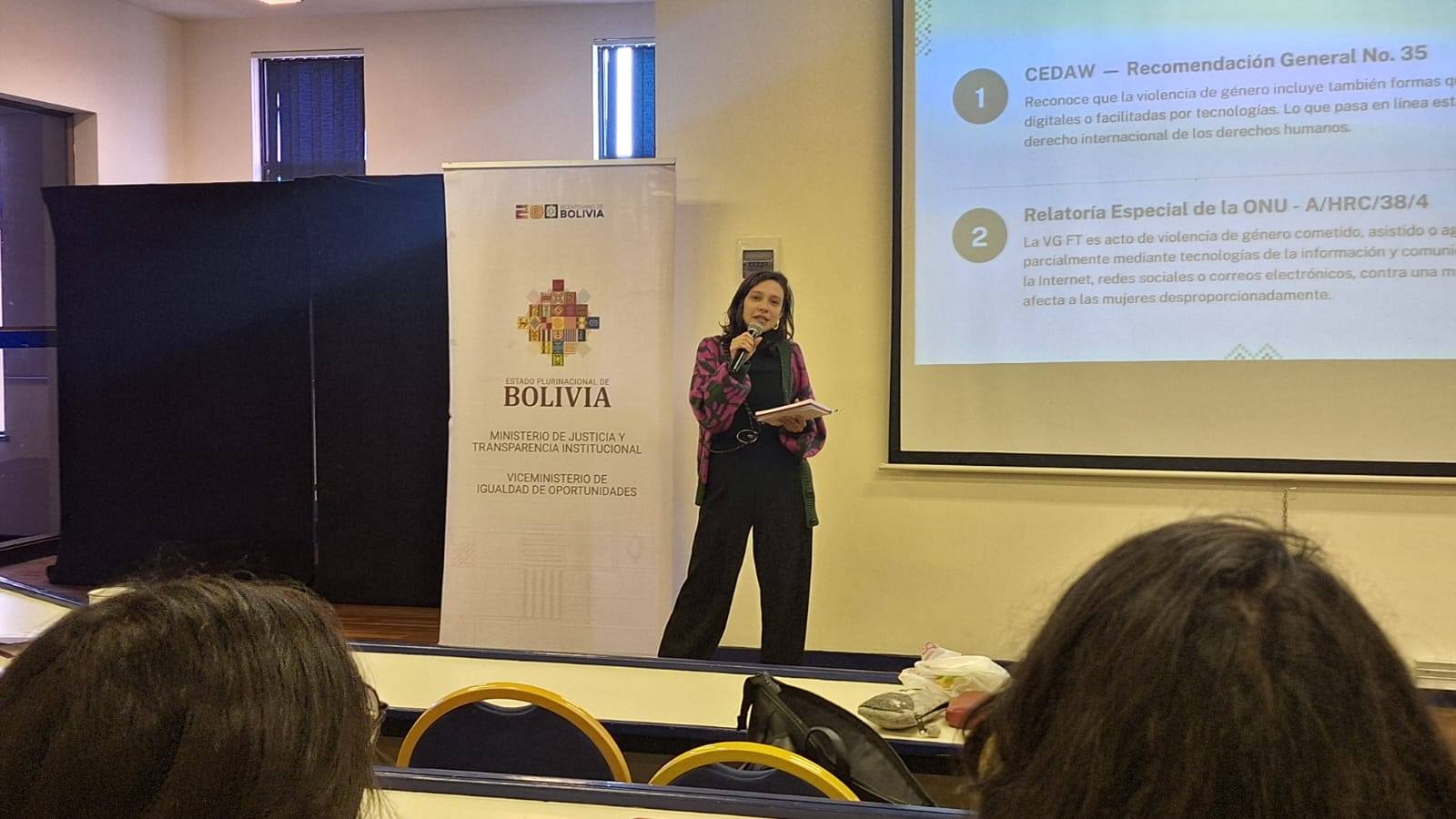 Derechos Digitales refuerza la capacitación en Bolivia contra la violencia de género digital