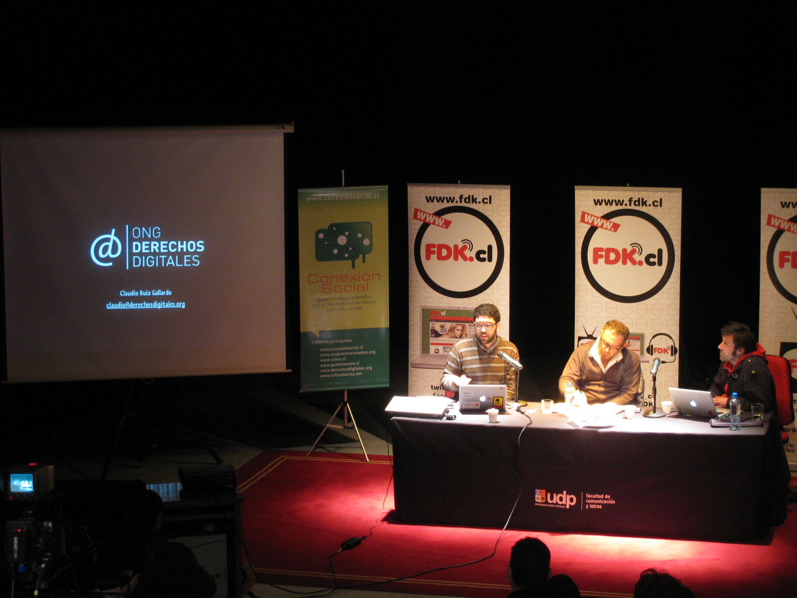 Internet, propiedad intelectual y participación ciudadana en charla organizada por FDK