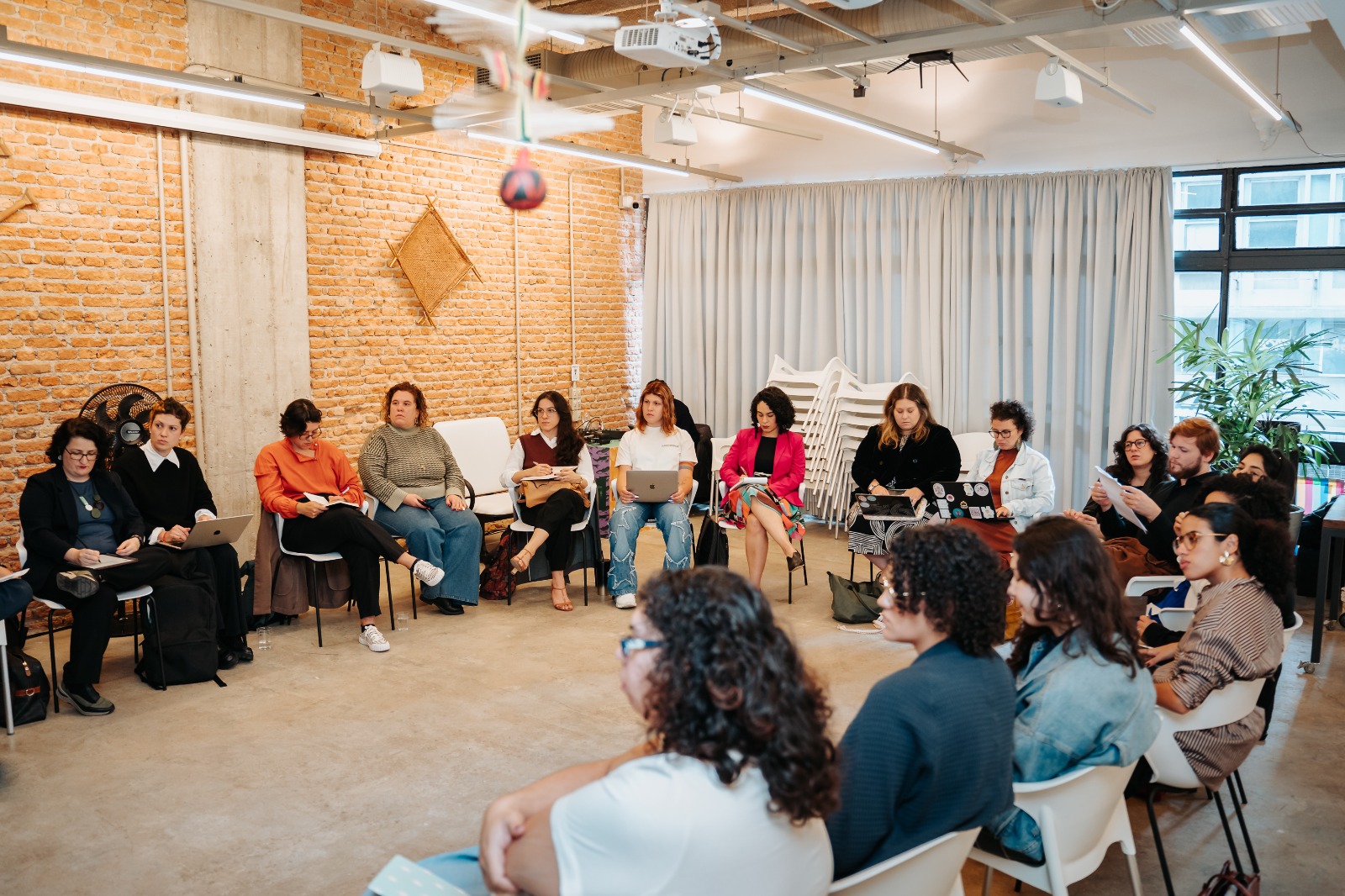 Hacia una IA con perspectiva de género: Derechos Digitales participó en encuentro internacional en Brasil