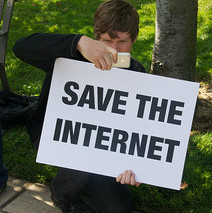 ¡Salvemos Internet! CC BY (Steve Rhodes) ND-NC